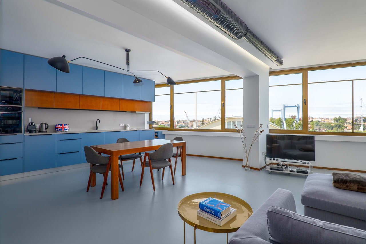 2 Bedroom + 1 Loft with Harbor Views in Central Matosinhos