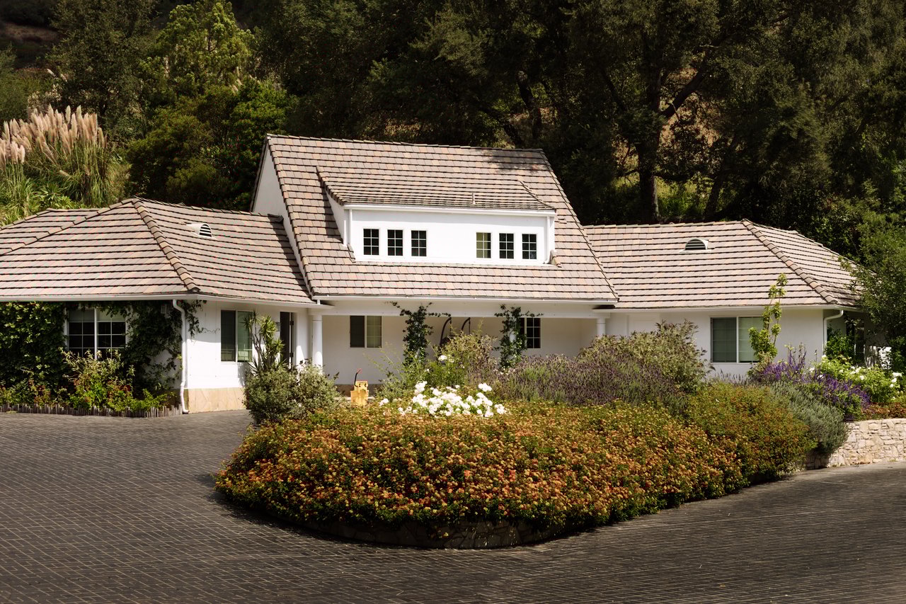 3100 Mandeville Canyon Rd