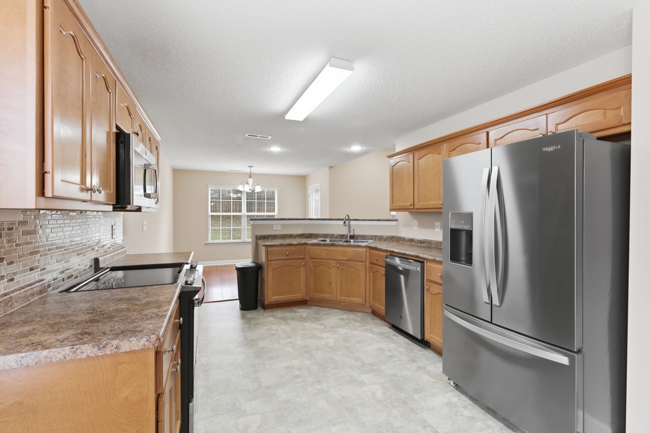 3 Bed 2 Bath Toney Property with Fully Fenced Yard!