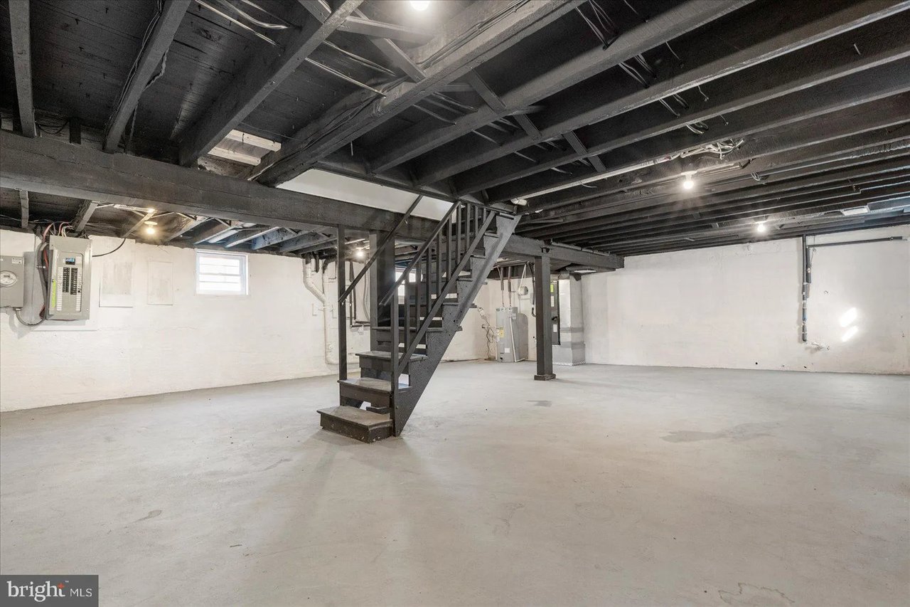 2725 E. Strathmore Ave