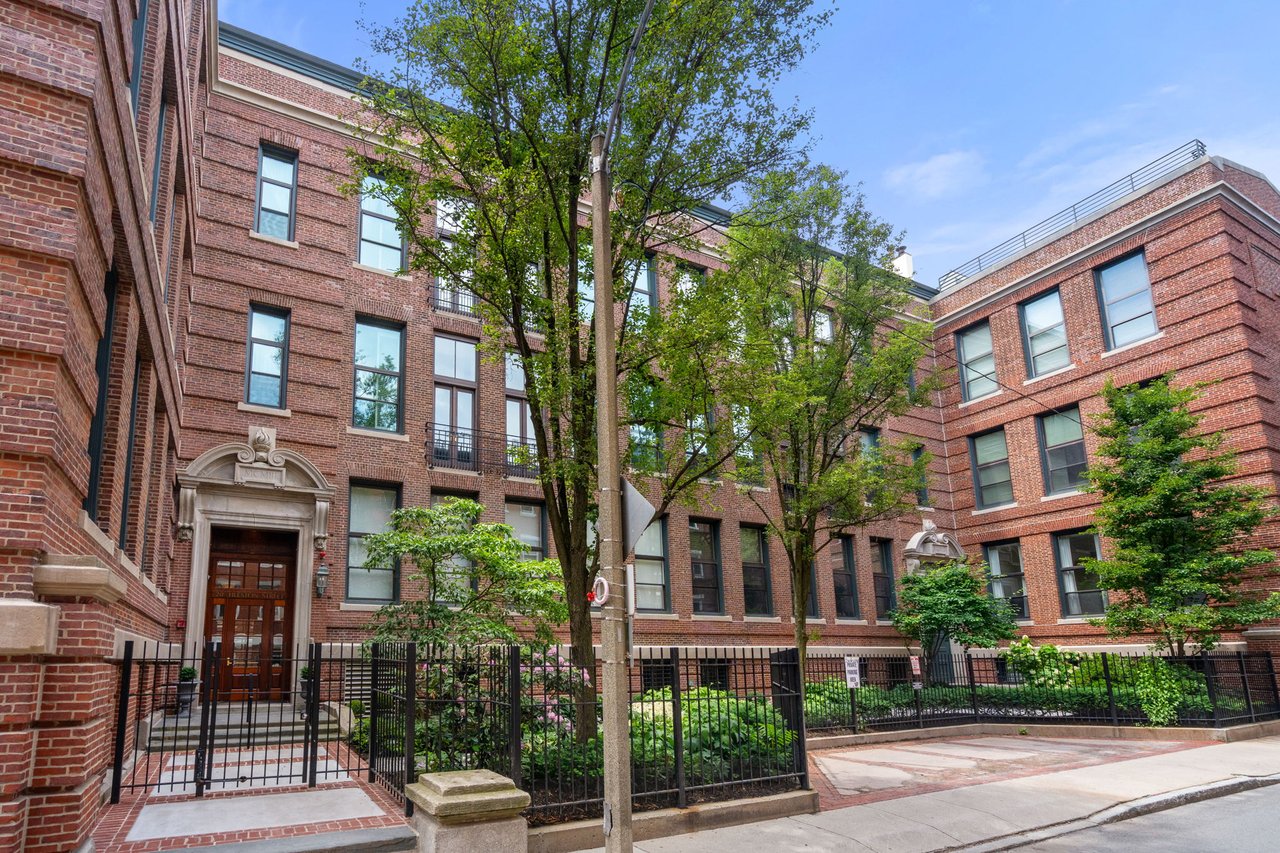 Exceptional Columbus Court Residence