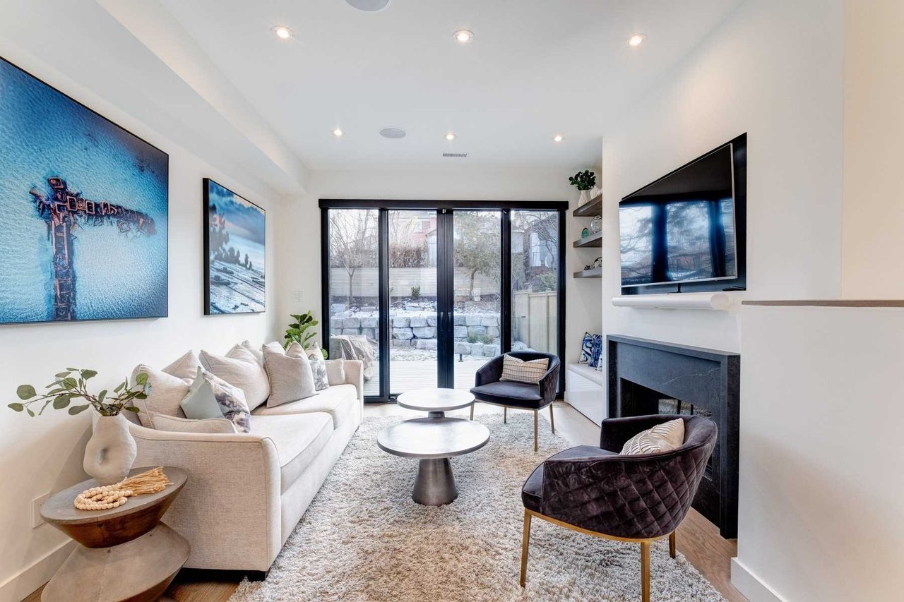 25 Richard Ave