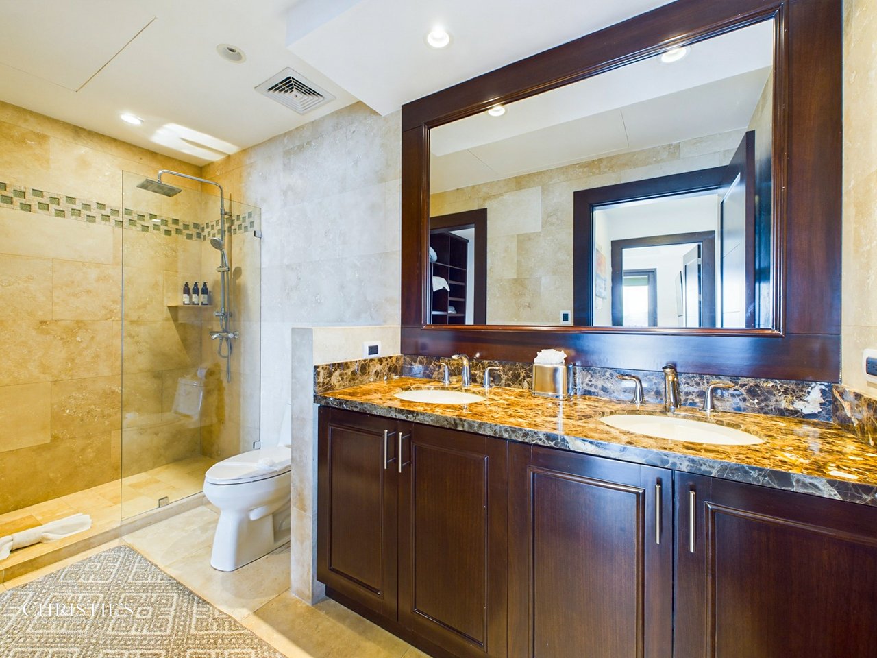 360 - 310 Splendor Penthouse