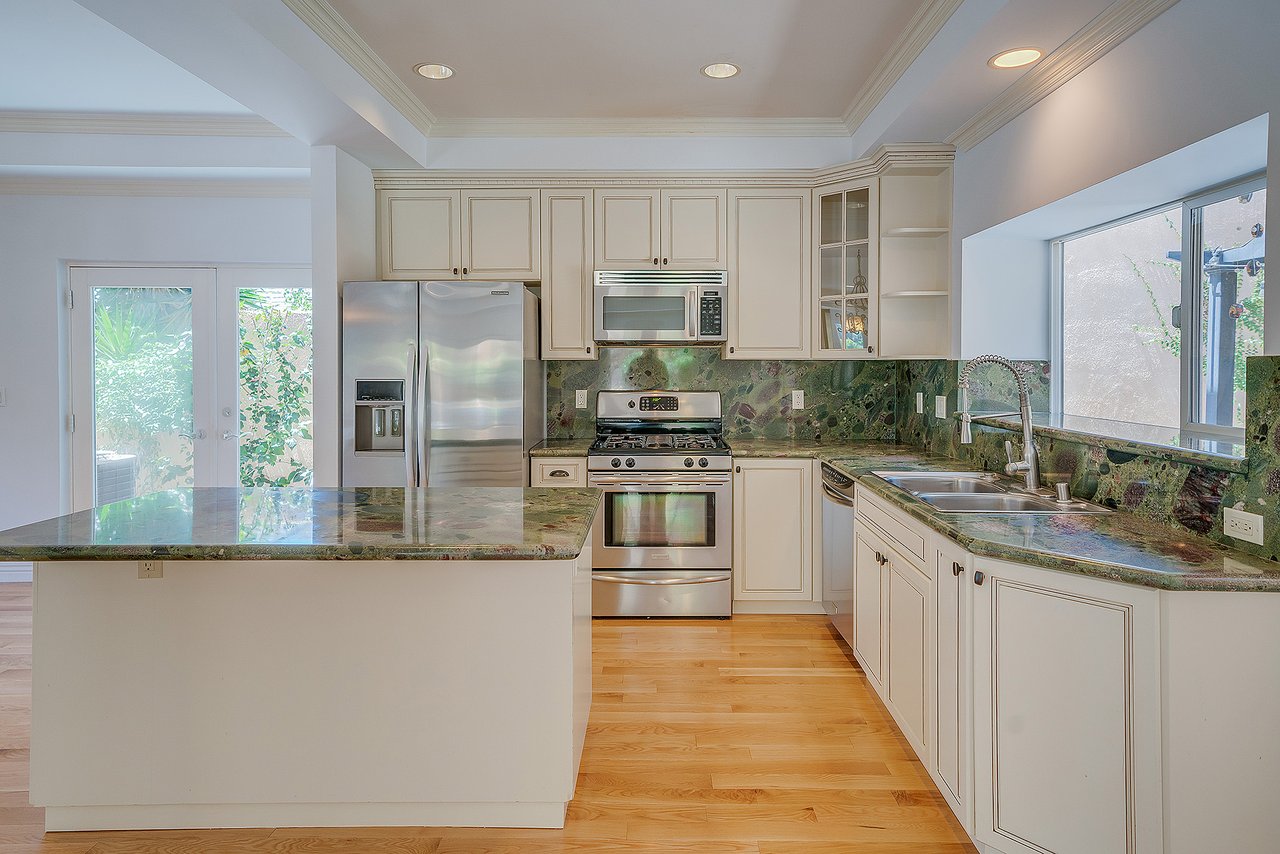 3130 Hollycrest Dr. 