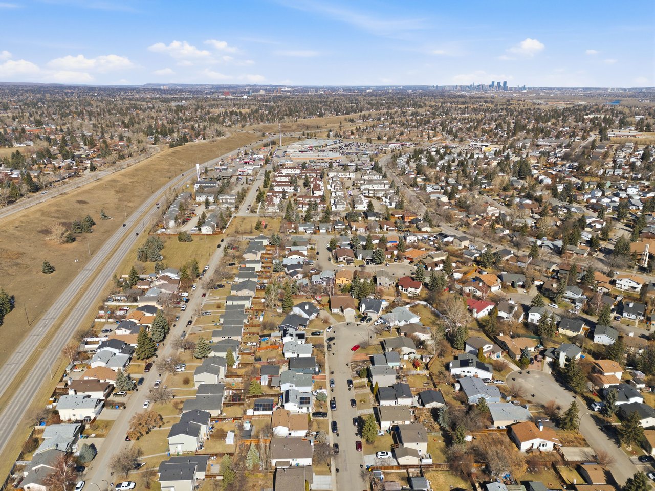559 Deerpath Court SE