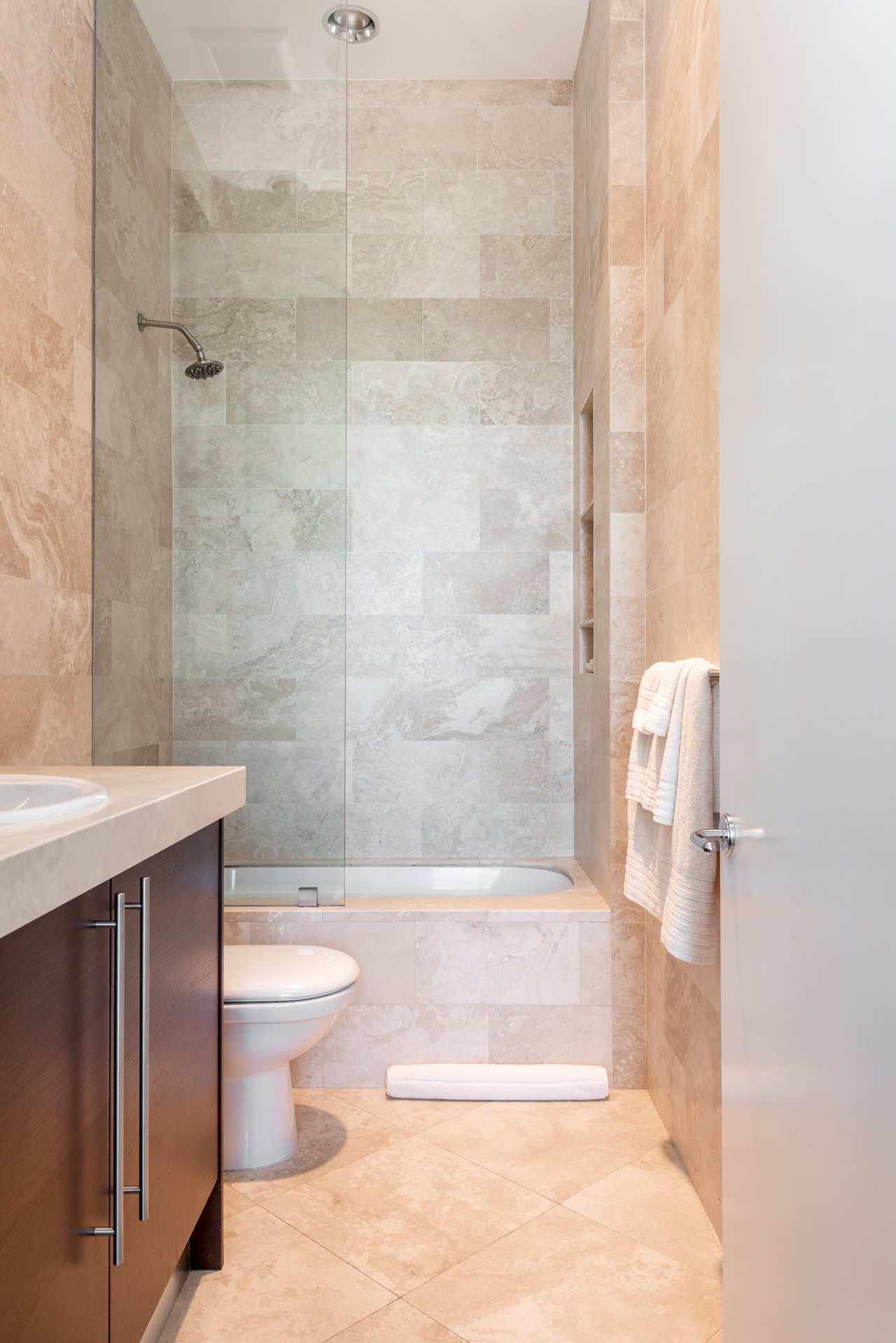 5959 Collins Ave Unit: PH2007, Miami Beach, FL 33140