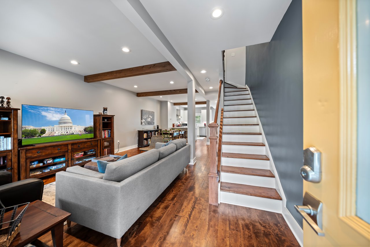 613 Longfellow St NW