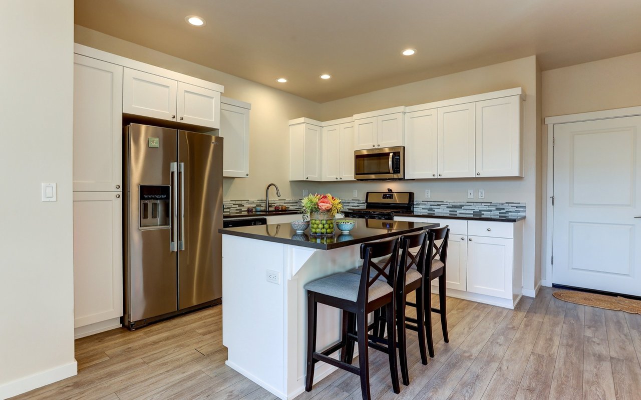 Just Listed: Beautiful & Young Townhome in Park Terrace