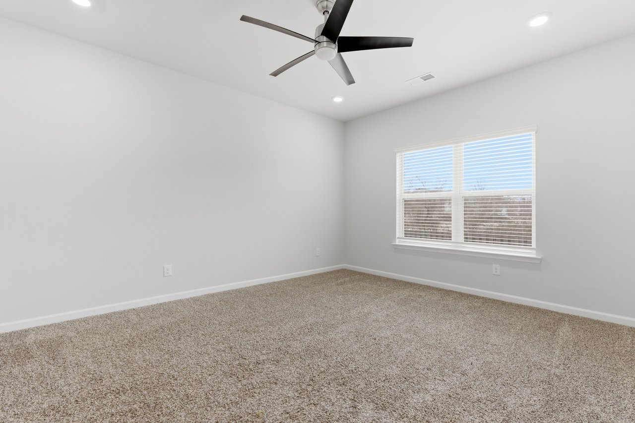 Beautiful Huntsville Home with Screened In Patio & Community Pool! 