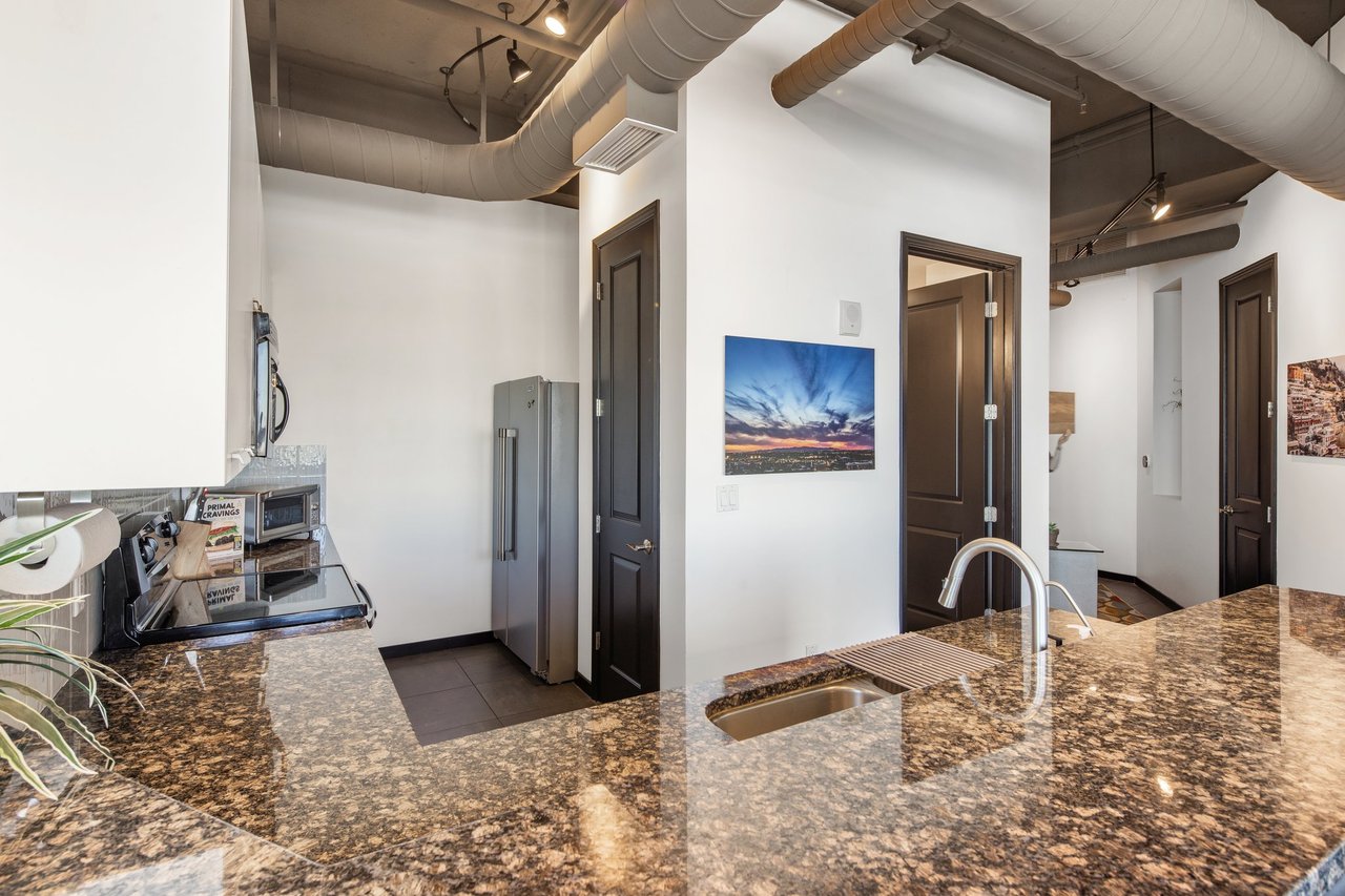 1 E Lexington Avenue 1209