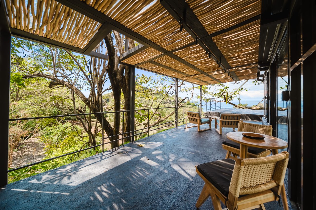 Casa Java – Newly Built Luxury Jungle Estate Near Playa La Vaca