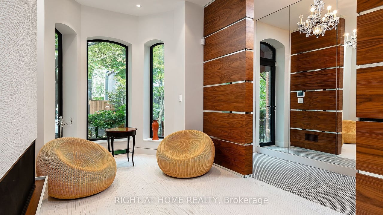 YORKVILLE FORESTY LUXURY