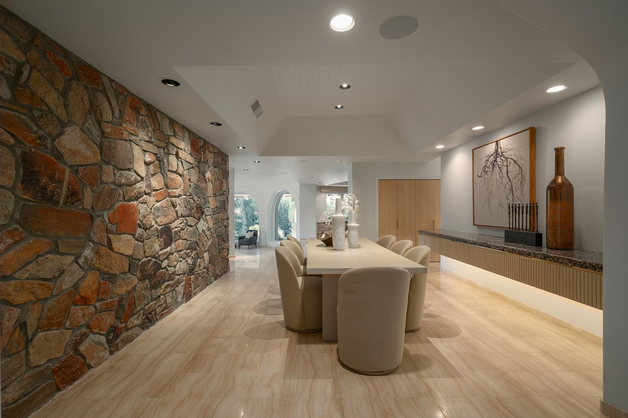 7224 N LAKESIDE Lane