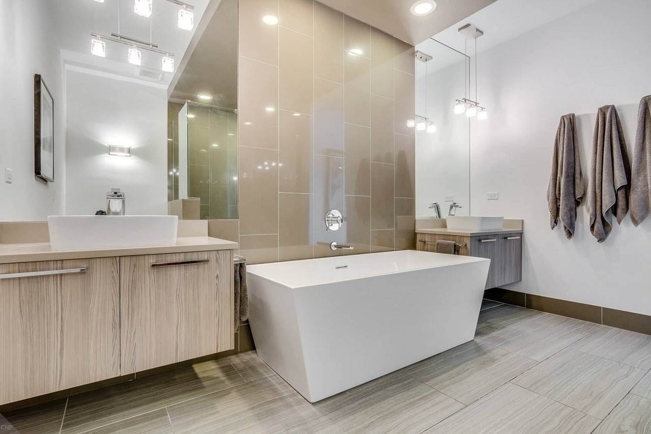 Just Listed | 1617 West Grand Avenue #3E for $659,900