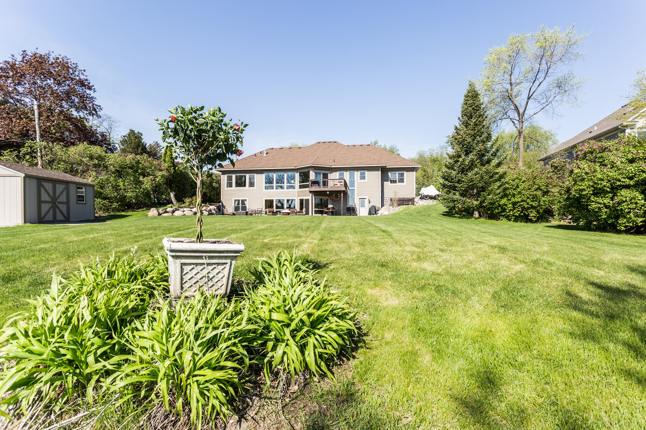 Beautiful Custom Home on Lake Johanna