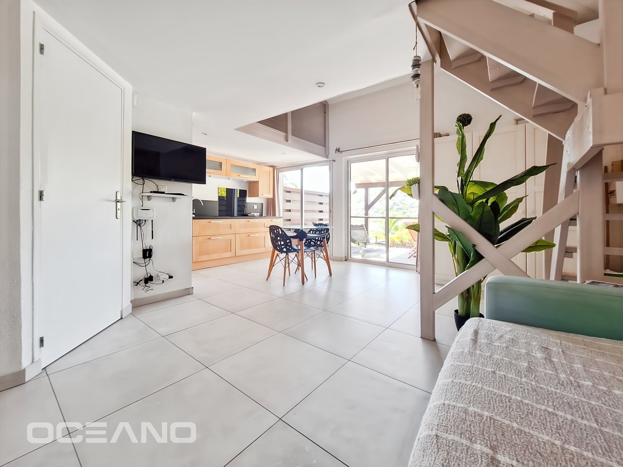 Sea View Mezzanine Studio – Oyster Pond