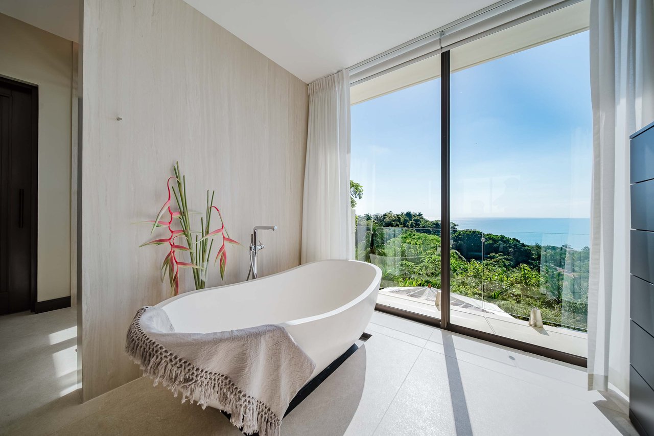 Casa Nola, Luxury Villa in Gated Community La Reserva