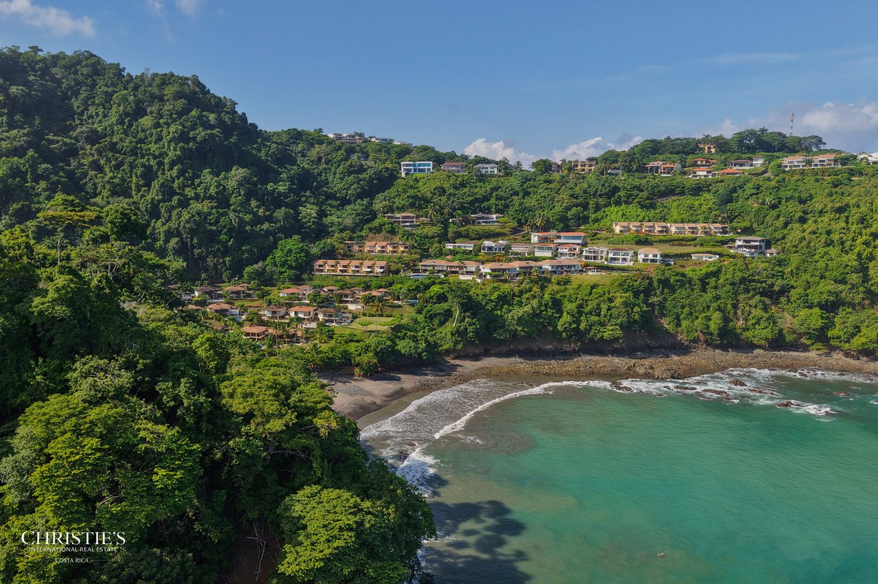 Exquisite Corner Townhouse with Panoramic Ocean Views – Faro Escondido