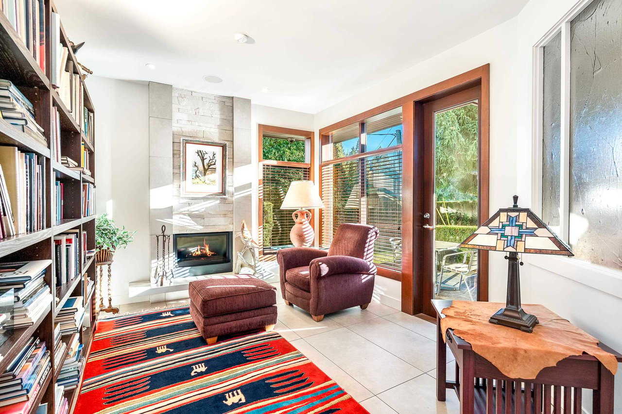 389 MOYNE DR