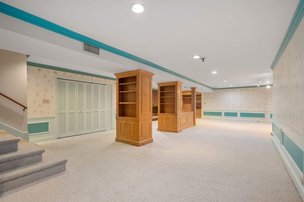 4 Leslie Rd
