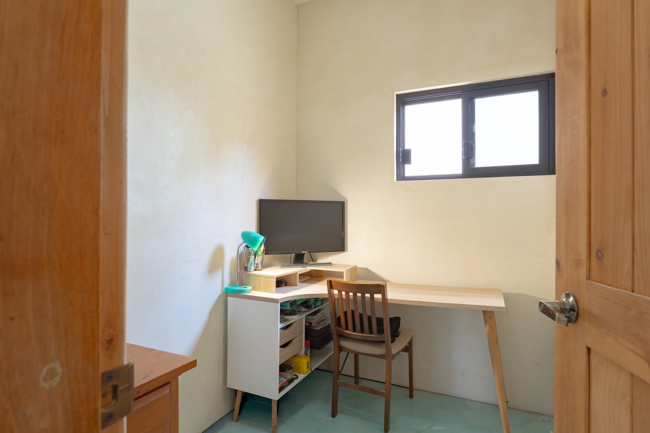 Main studio office space at The Studio House in Villas de Cerritos with flexible work area in Cerritos, Baja California Sur.