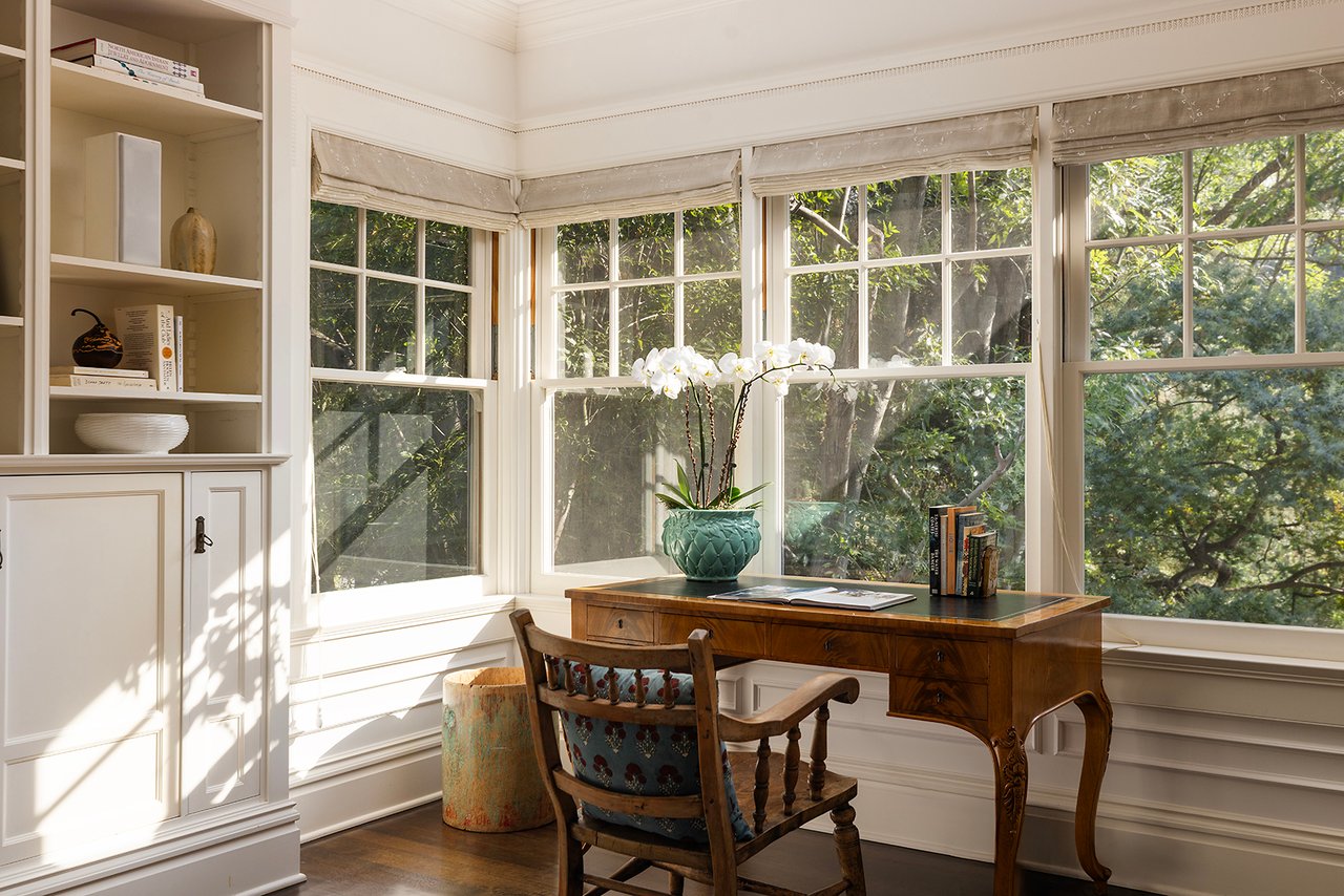 2041 Mandeville Canyon Rd