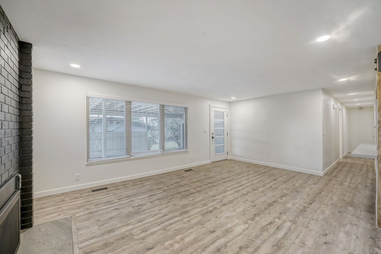 9632 S 216th St, Kent, WA 98031