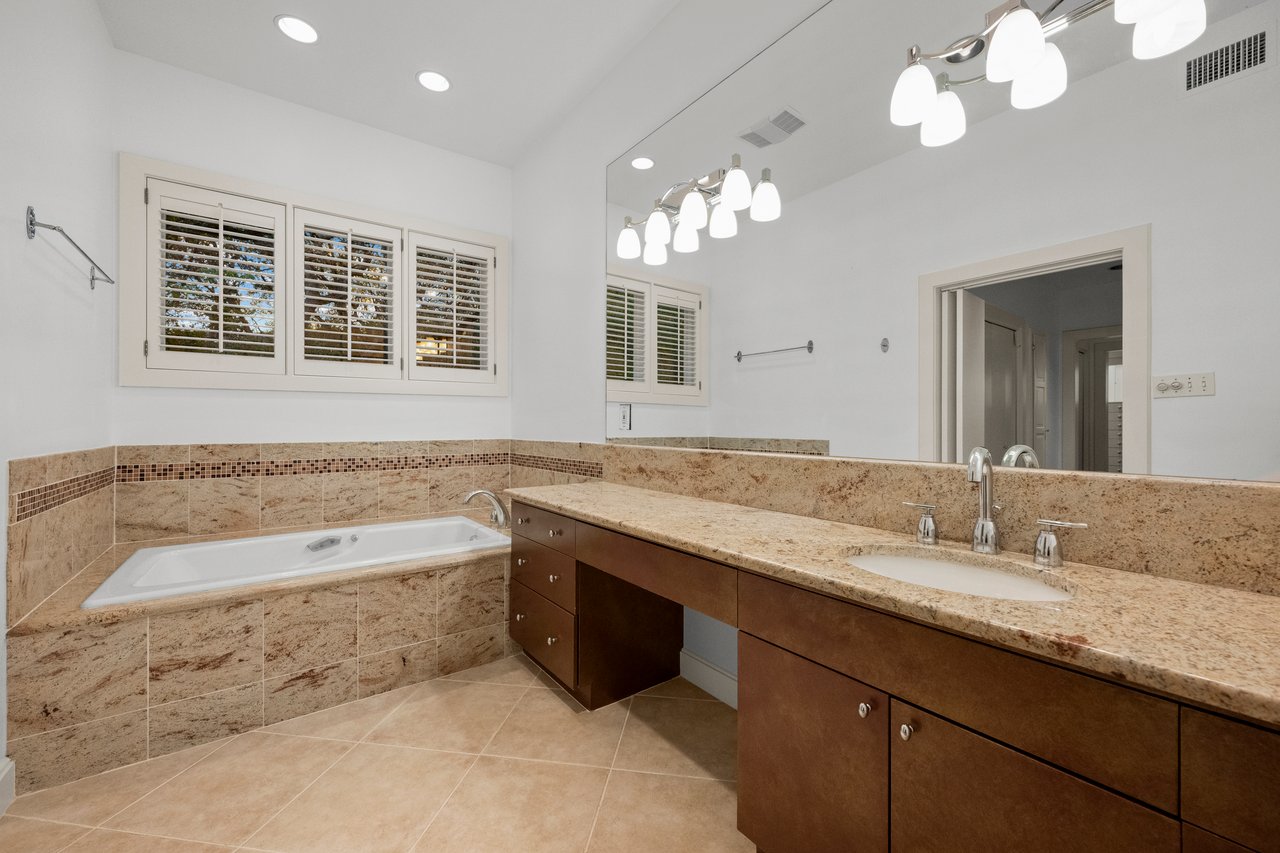 One of a Kind in West Lake Hills