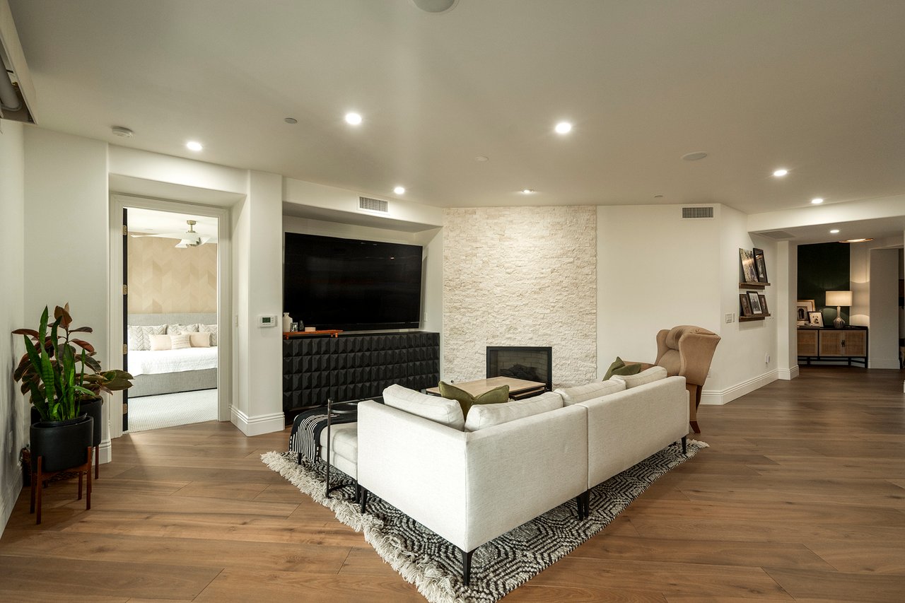 7175 E CAMELBACK Road, 401
