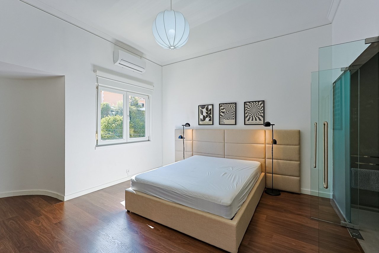 Stylish Renovated 5-Bedroom Villa with Pool in Monte Estoril’s Prestigious Avenida de Portugal