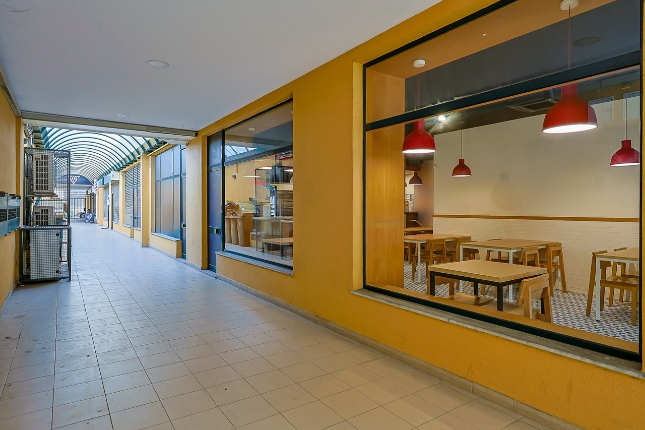 Four Prime Retail Spaces in Alto do Lumiar 