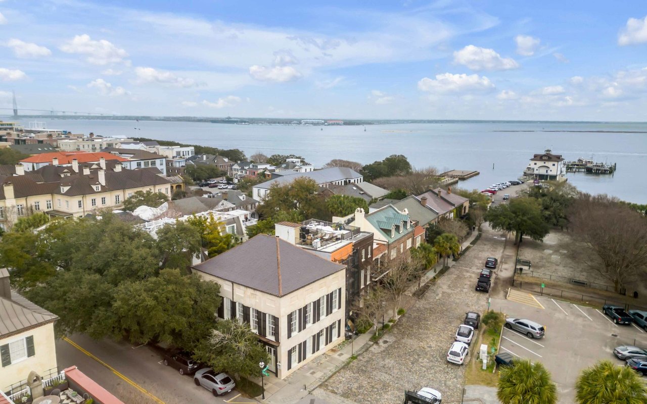 Sophisticated City Retreat – 90 E Bay Street