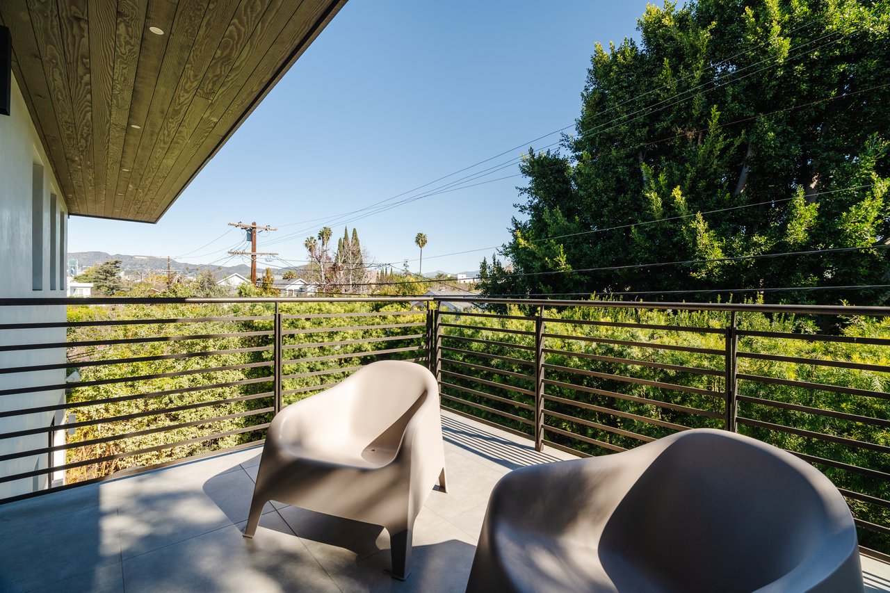 536 N Arden Blvd, Larchmont