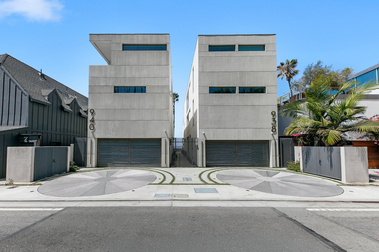 938 Palisades Beach Rd