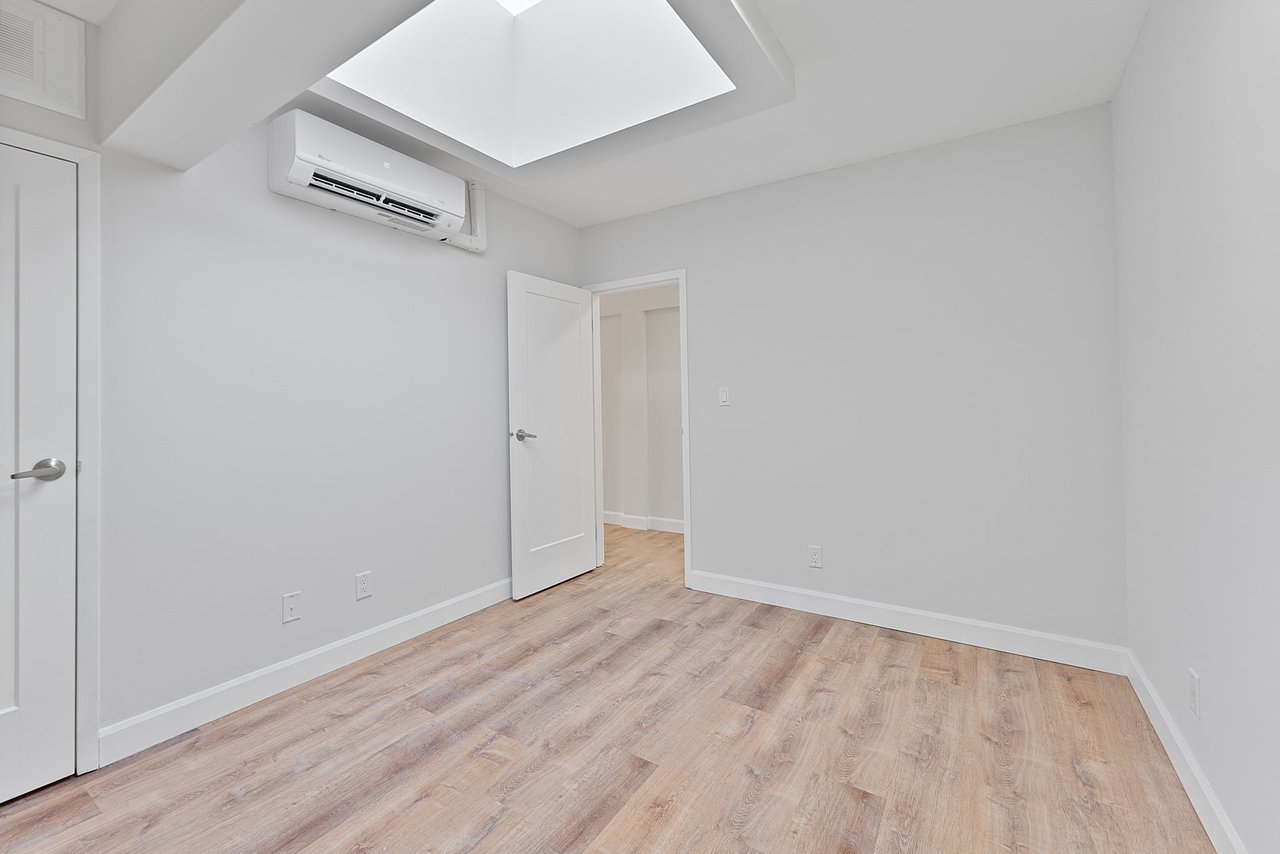 1328 Gerrard Street E 302