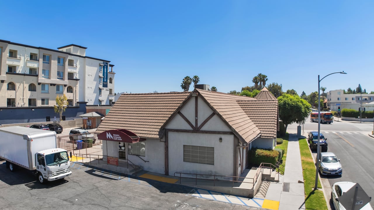 9401 Reseda Blvd