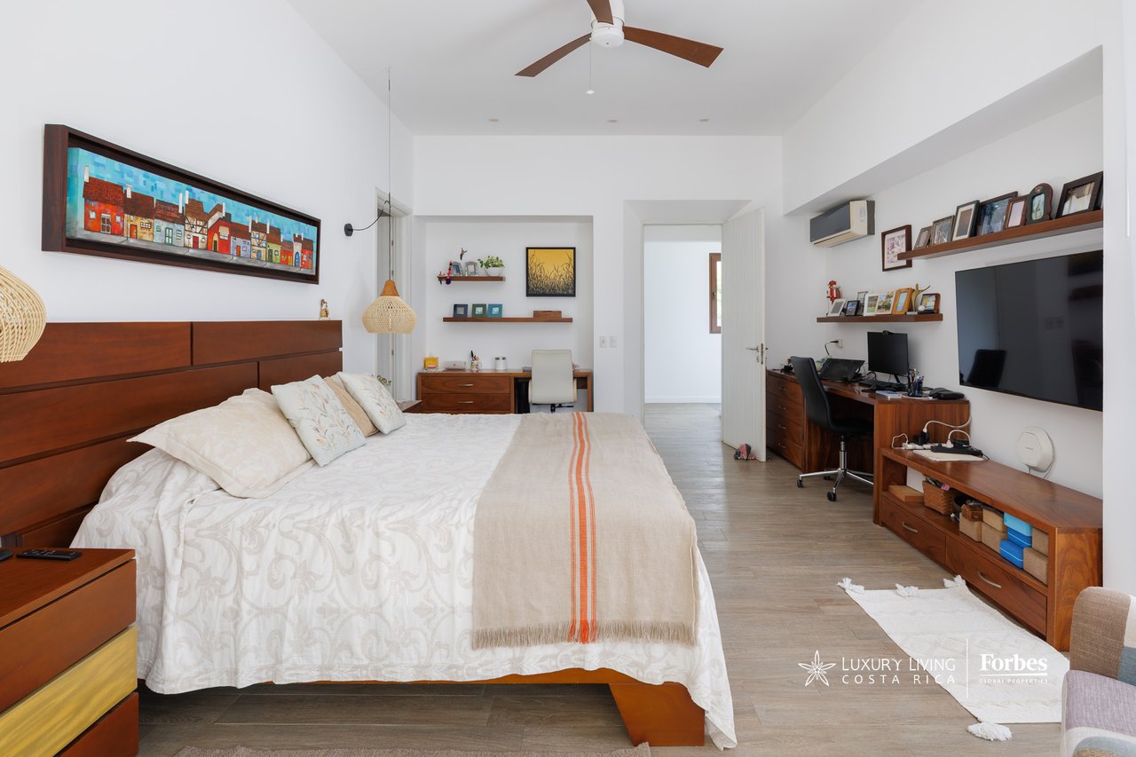 21465 - Modern 6 bedroom house with pool, garden and terrace front golf course