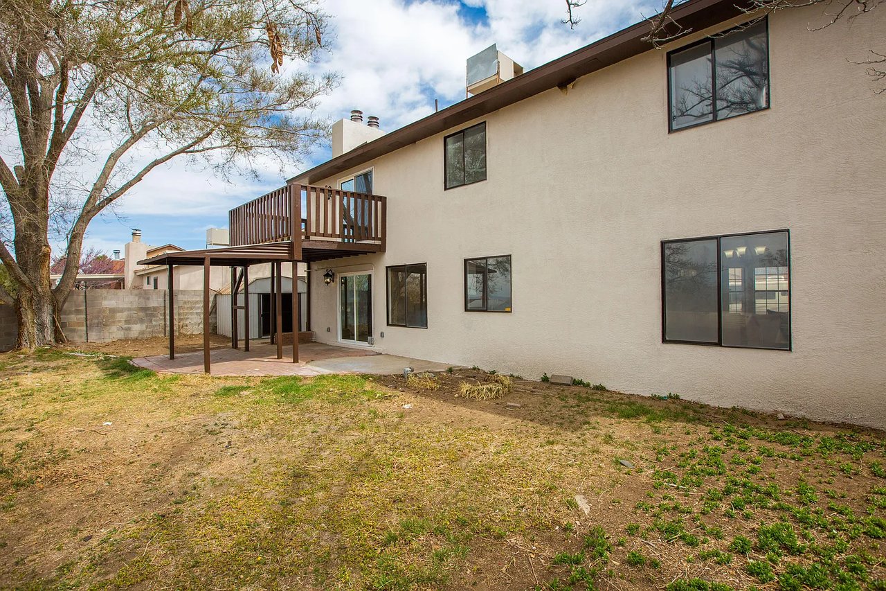 621 Monte Alto Dr NE