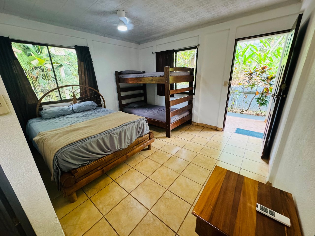 Downtown Uvita Commercial Room Rentals with Restaurant