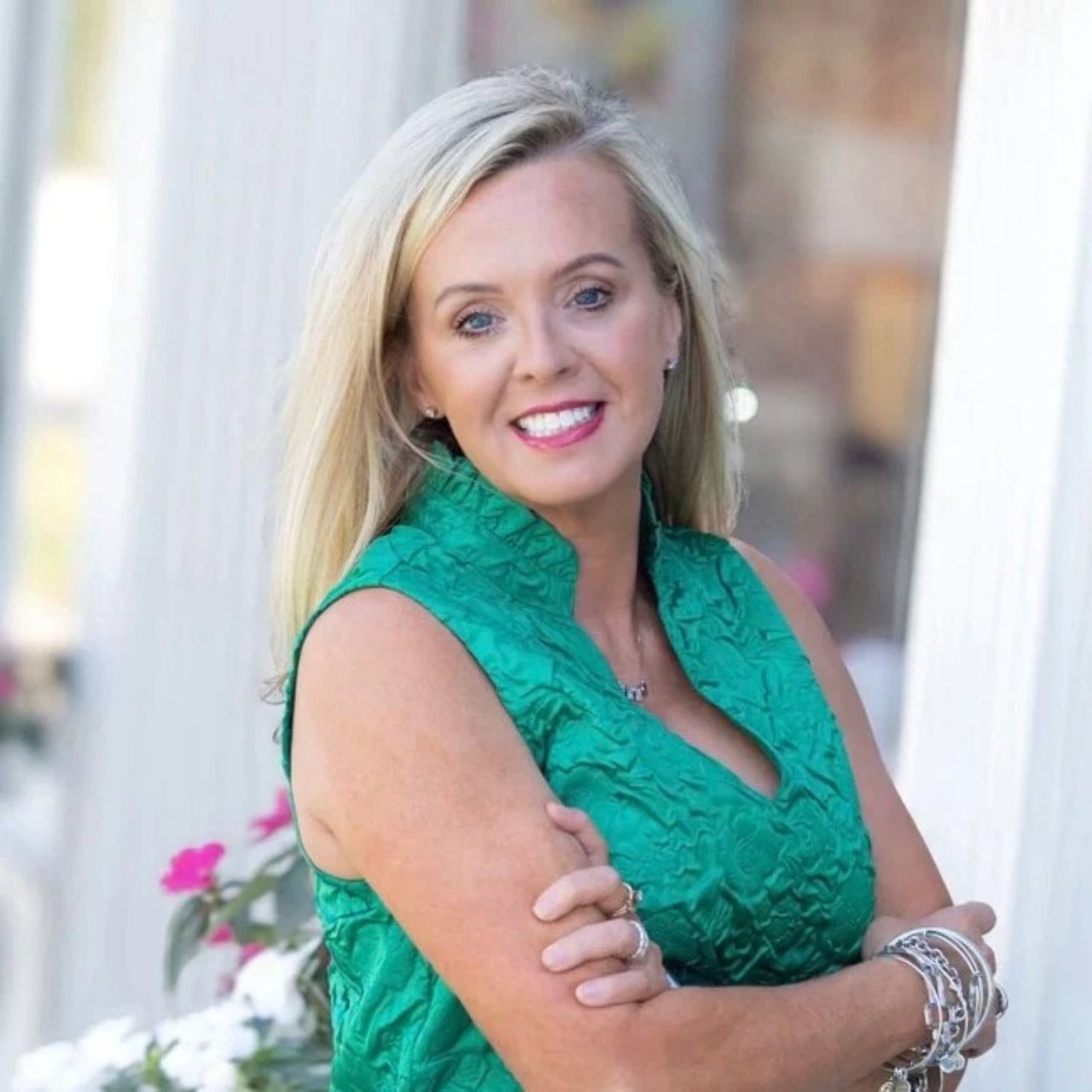 Lara Byrnside	Savannah, GA Real Estate Agent Headshot