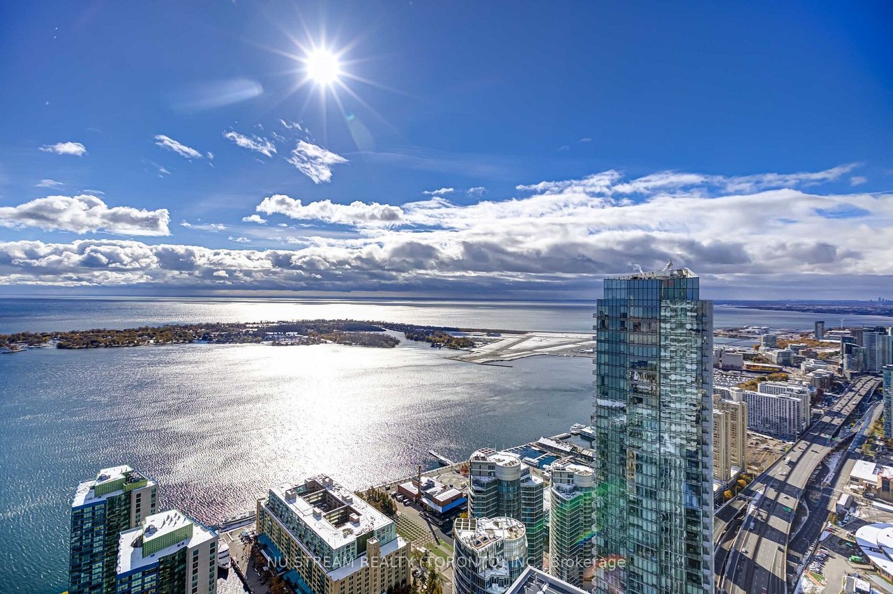 ICONIC LIVING AT 100 HARBOUR ST