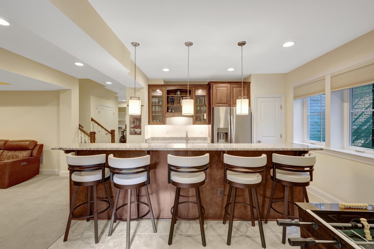 300 Jade Ct NW