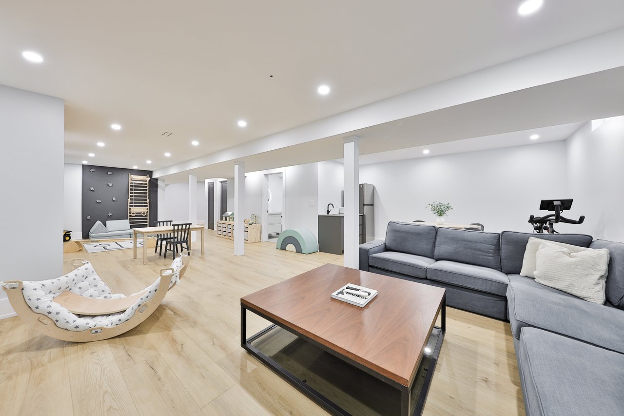 1506 Newlands Crescent, Burlington