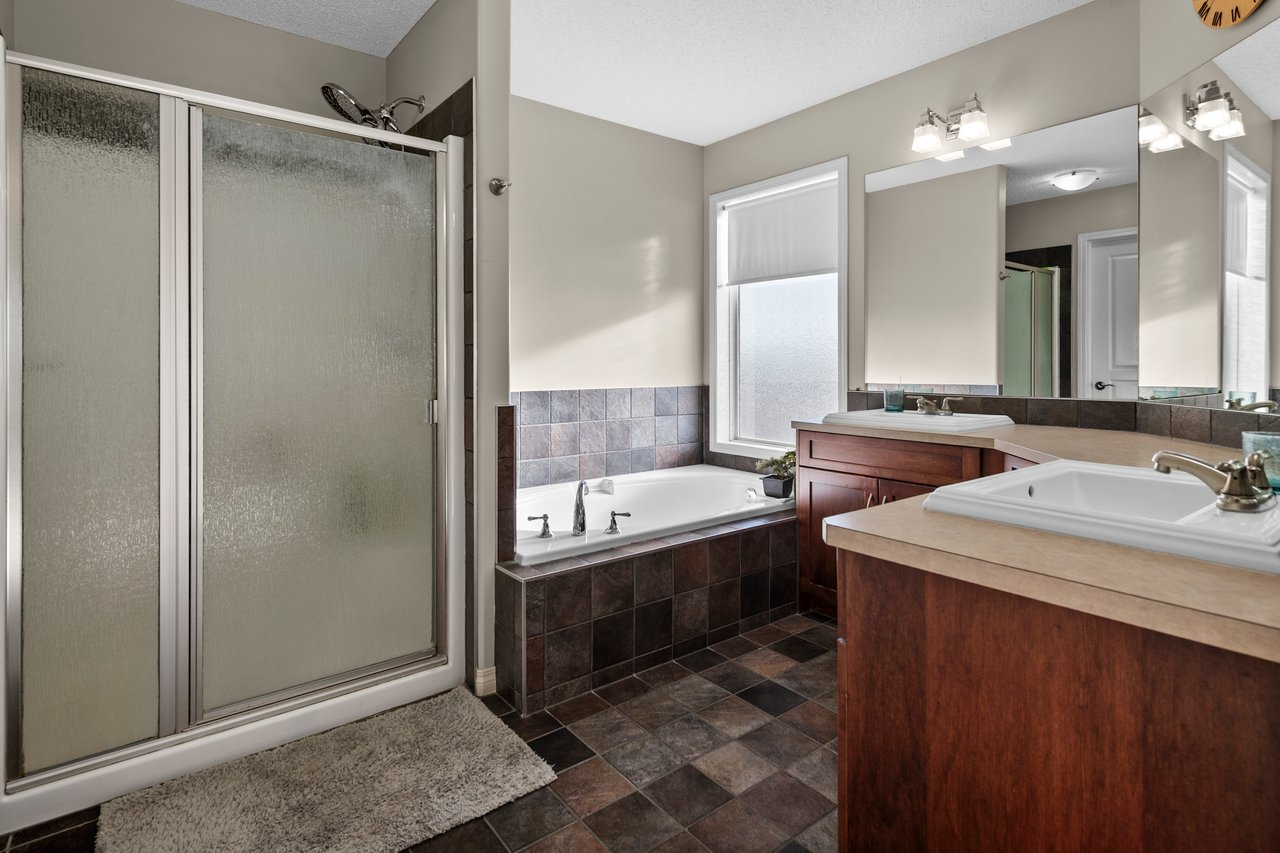 98 Tuscany Ravine Close NW