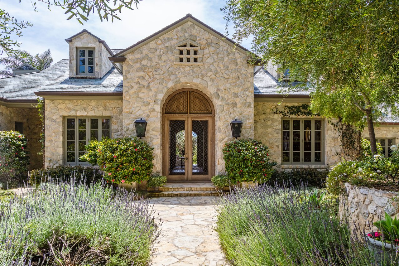 6625 Zumirez Drive