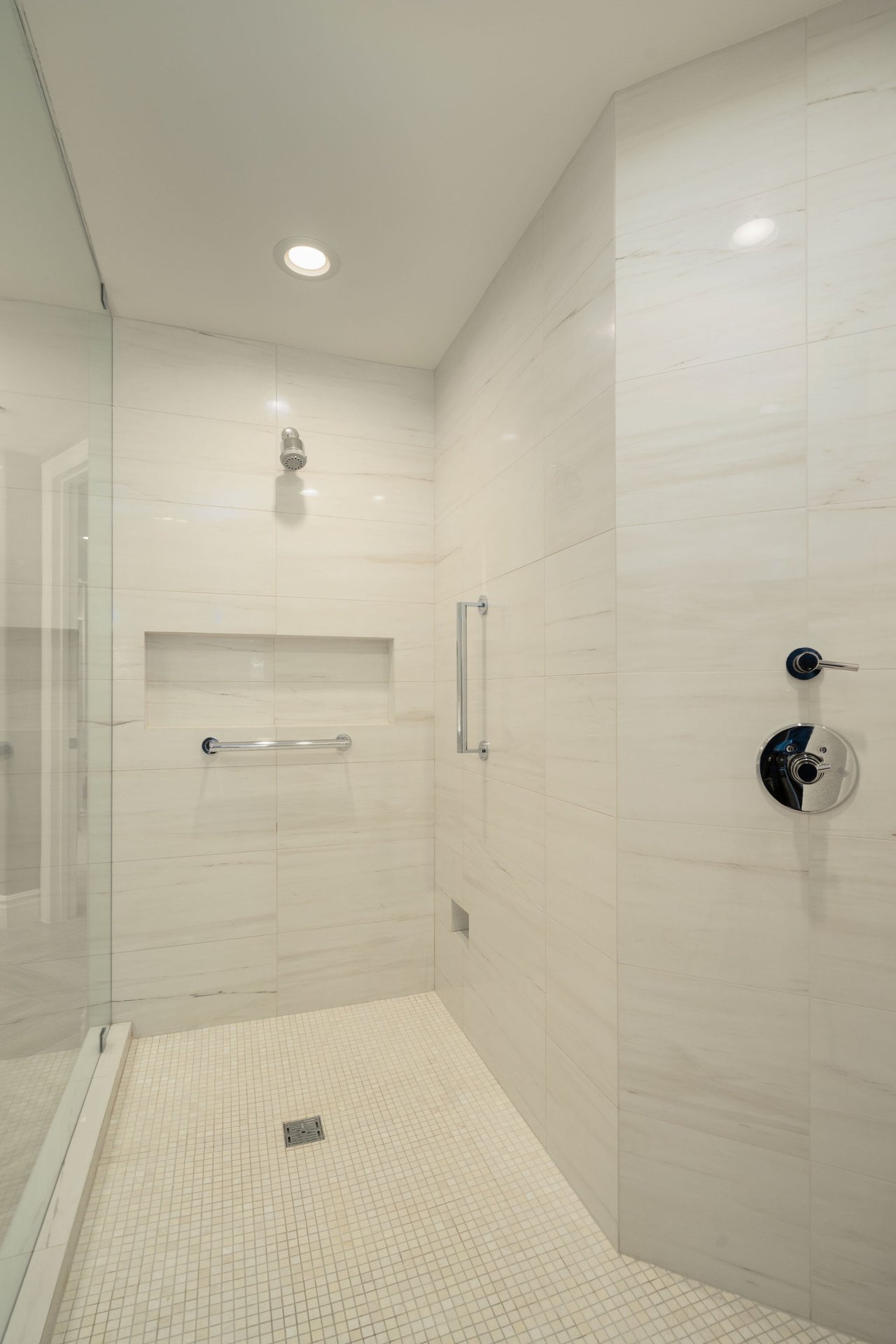 7175 E CAMELBACK Road, 301