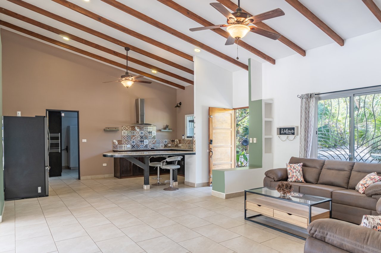 Casa Congo / Barrio Los Monos , Sámara, Guanacaste