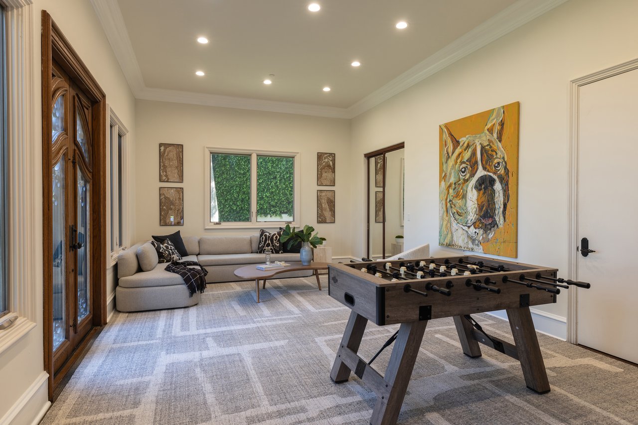 3364 Clerendon Rd, Beverly Hills