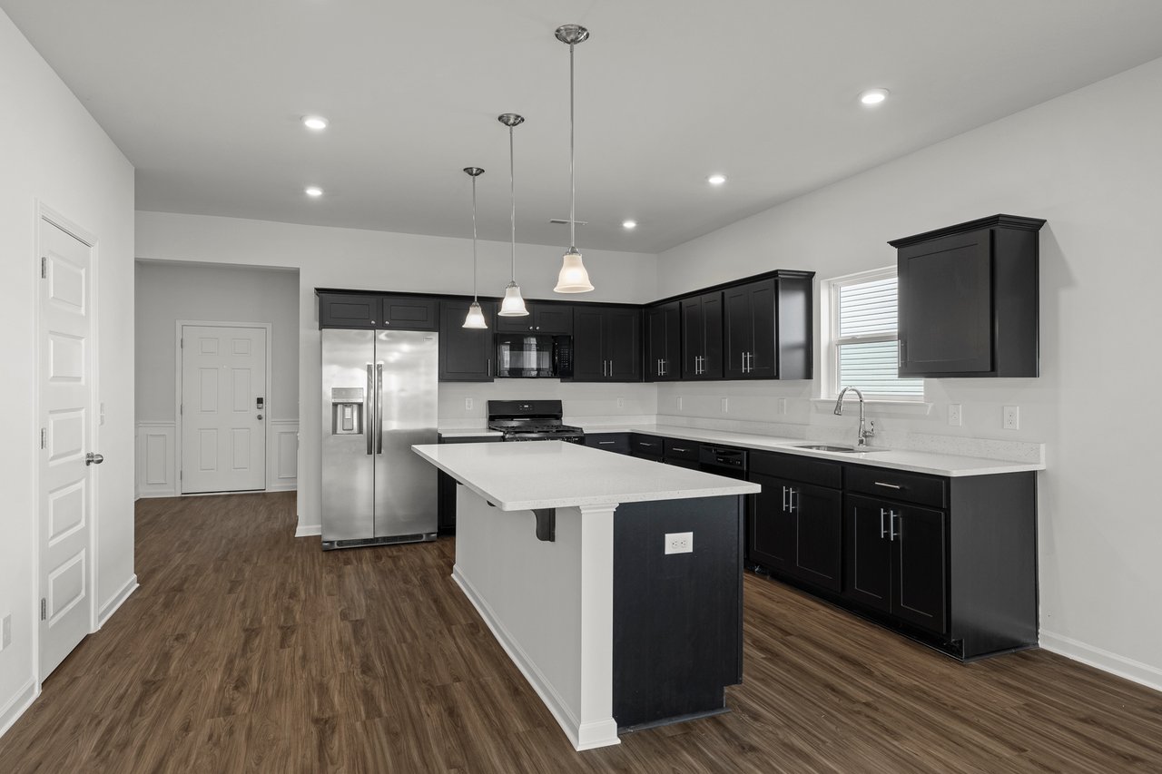 3-Bed, 2-Bath with Bonus Space & Mountain Views