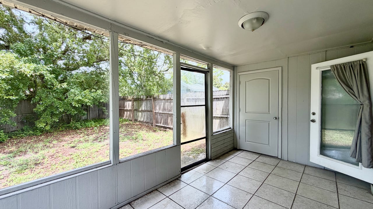 Casselberry Two-Bedroom Unit in Half-Duplex with Private Yard